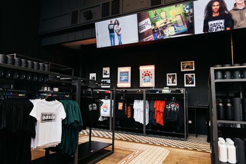 Oasis Live ‘25 fan store